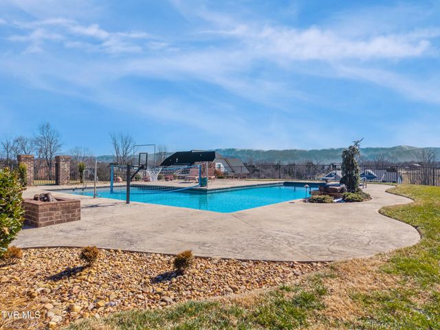 306 East Hawthorne Court, Greeneville, TN 37745