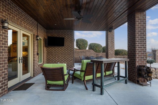 306 East Hawthorne Court, Greeneville, TN 37745