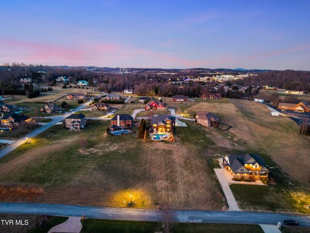 306 East Hawthorne Court, Greeneville, TN 37745