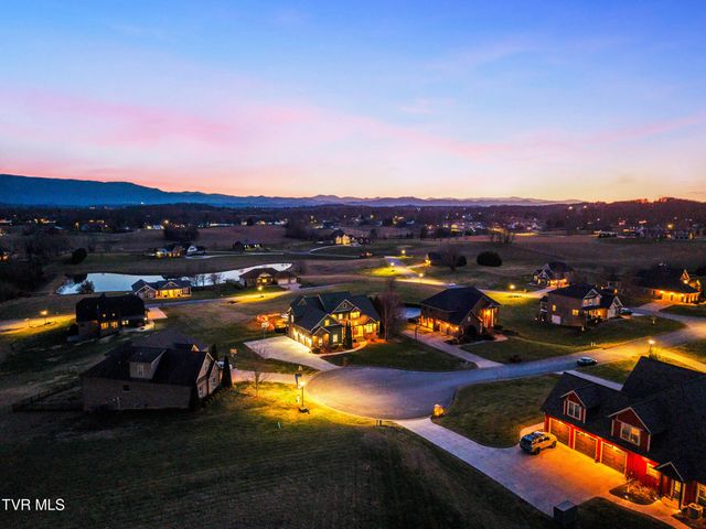 306 East Hawthorne Court, Greeneville, TN 37745