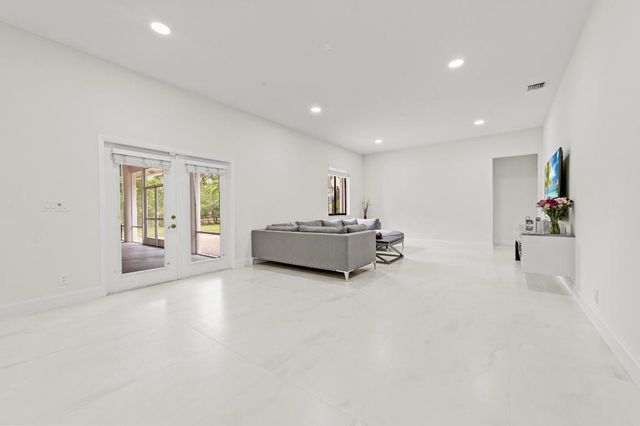 15922 83rd Lane N, Loxahatchee, FL 33470