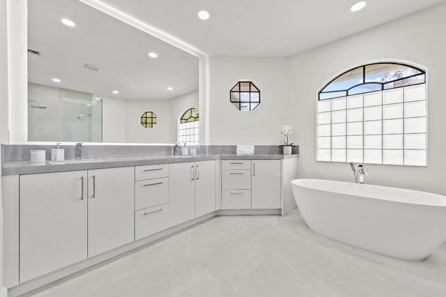 15922 83rd Lane N, Loxahatchee, FL 33470