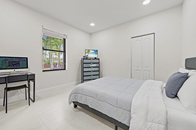 15922 83rd Lane N, Loxahatchee, FL 33470