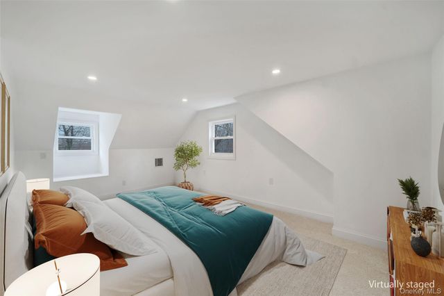 32 Valentine Road, Shoreham, NY 11786