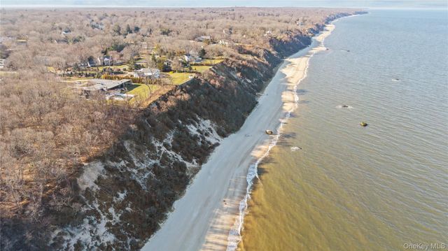 32 Valentine Road, Shoreham, NY 11786