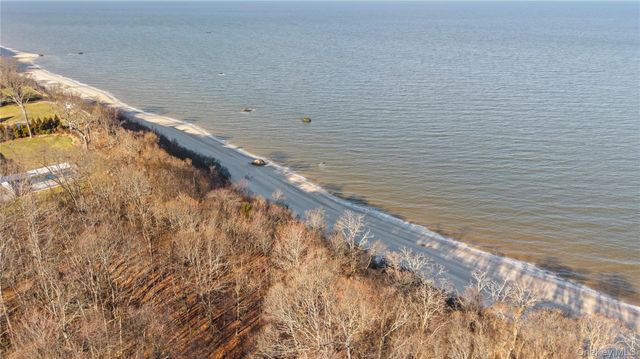 32 Valentine Road, Shoreham, NY 11786