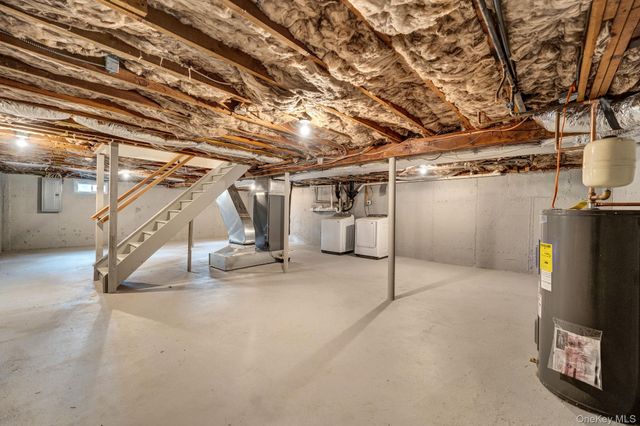 32 Valentine Road, Shoreham, NY 11786