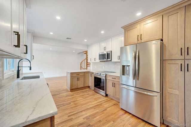 32 Valentine Road, Shoreham, NY 11786