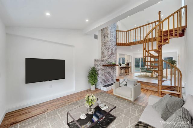 32 Valentine Road, Shoreham, NY 11786