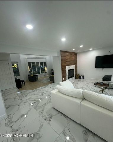 604 Van Note Parkway, Oakhurst, NJ 07755