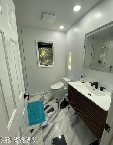 604 Van Note Parkway, Oakhurst, NJ 07755