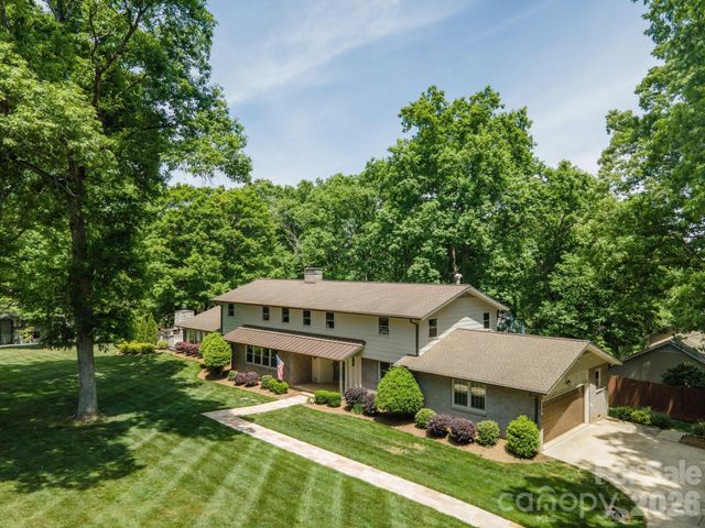 240 36th Avenue Circle NW, Hickory, NC 28601