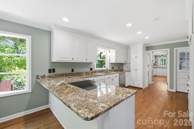 240 36th Avenue Circle NW, Hickory, NC 28601