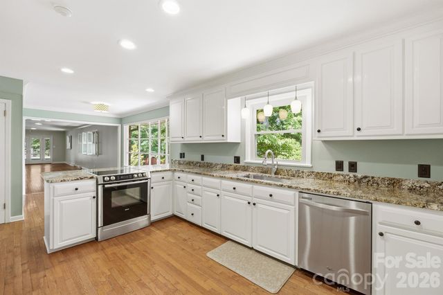 240 36th Avenue Circle NW, Hickory, NC 28601