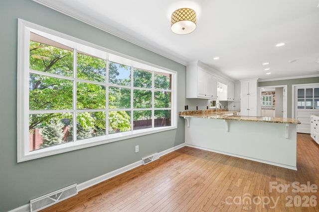 240 36th Avenue Circle NW, Hickory, NC 28601