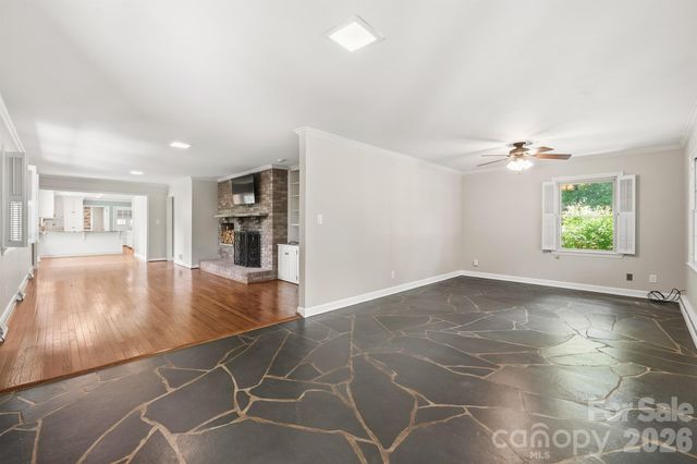 240 36th Avenue Circle NW, Hickory, NC 28601