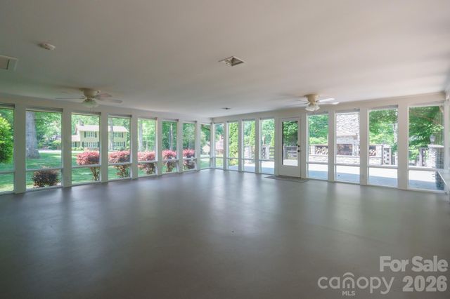 240 36th Avenue Circle NW, Hickory, NC 28601