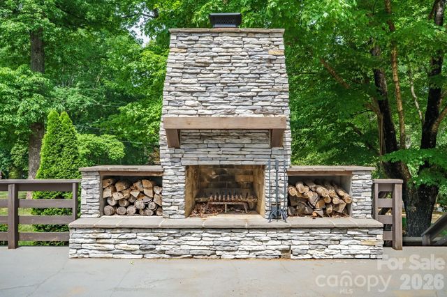 240 36th Avenue Circle NW, Hickory, NC 28601