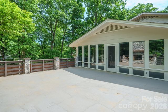 240 36th Avenue Circle NW, Hickory, NC 28601