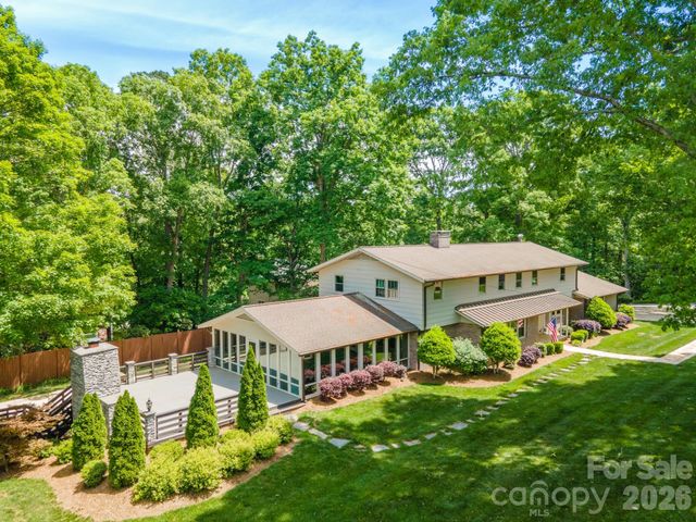 240 36th Avenue Circle NW, Hickory, NC 28601