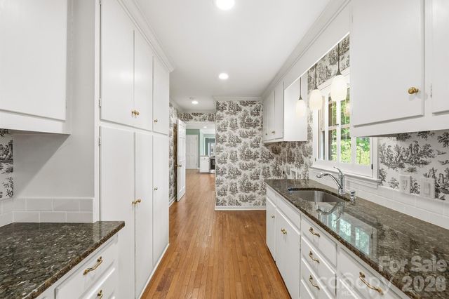 240 36th Avenue Circle NW, Hickory, NC 28601