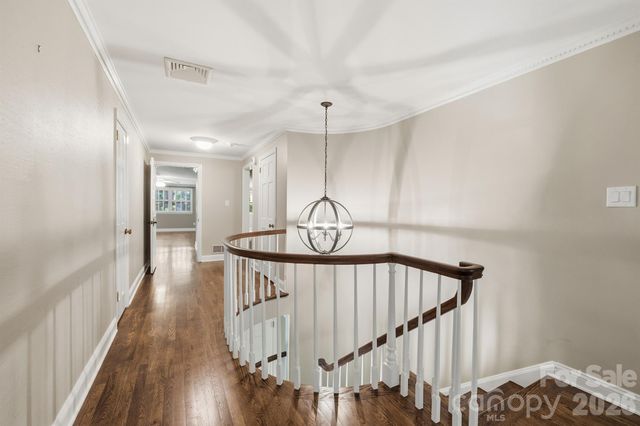 240 36th Avenue Circle NW, Hickory, NC 28601