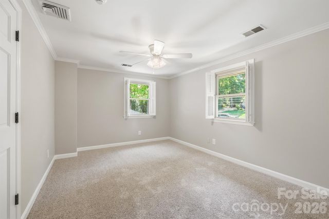 240 36th Avenue Circle NW, Hickory, NC 28601