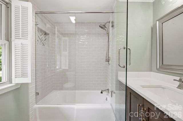 240 36th Avenue Circle NW, Hickory, NC 28601