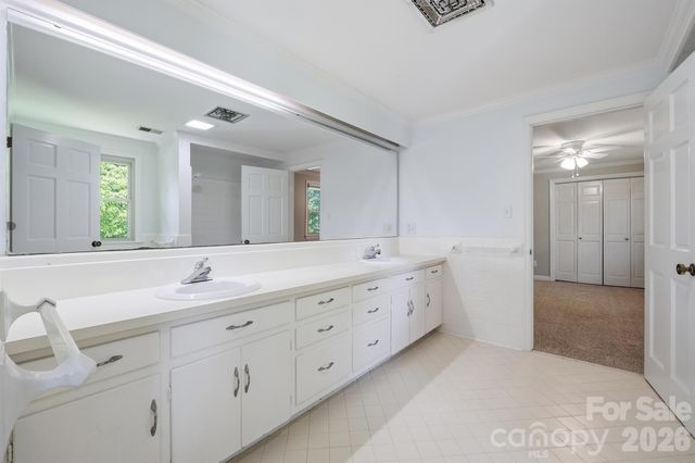 240 36th Avenue Circle NW, Hickory, NC 28601