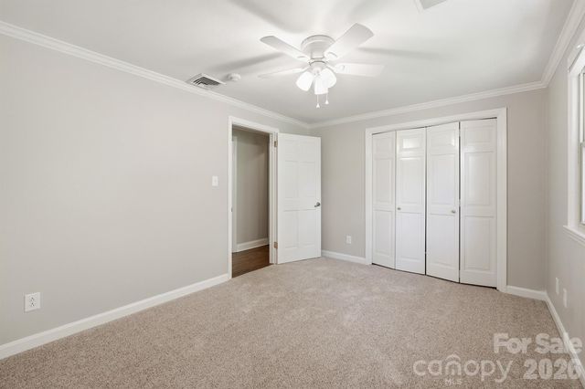 240 36th Avenue Circle NW, Hickory, NC 28601