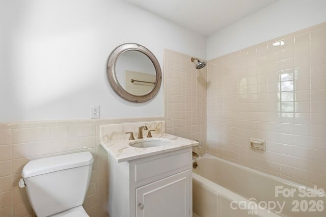 240 36th Avenue Circle NW, Hickory, NC 28601