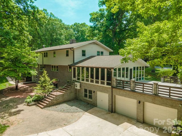 240 36th Avenue Circle NW, Hickory, NC 28601