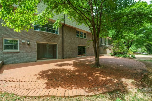 240 36th Avenue Circle NW, Hickory, NC 28601