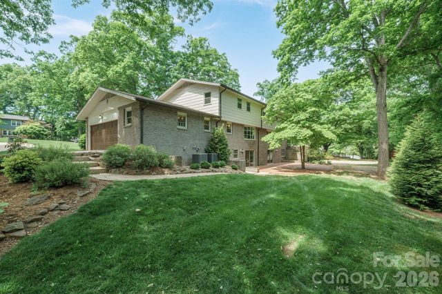 240 36th Avenue Circle NW, Hickory, NC 28601