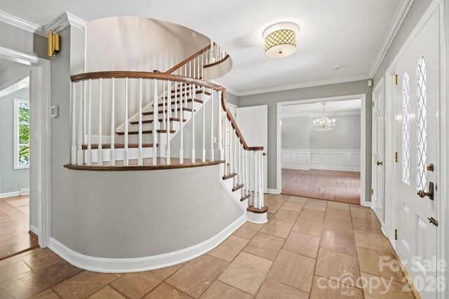 240 36th Avenue Circle NW, Hickory, NC 28601