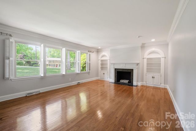 240 36th Avenue Circle NW, Hickory, NC 28601