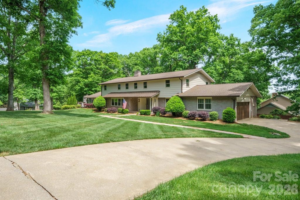 240 36th Avenue Circle NW, Hickory, NC 28601