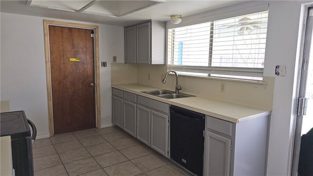3610 Swiss Dr, Corpus Christi, TX 78415