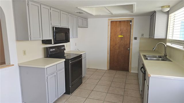 3610 Swiss Dr, Corpus Christi, TX 78415