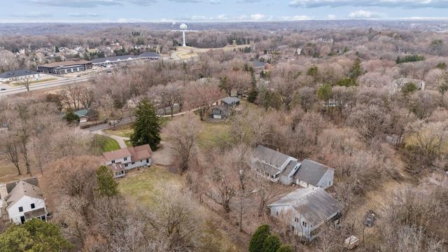 19670 Excelsior Boulevard, Deephaven, MN 55331