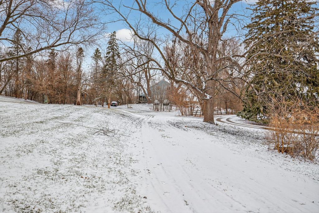 19670 Excelsior Boulevard, Deephaven, MN 55331