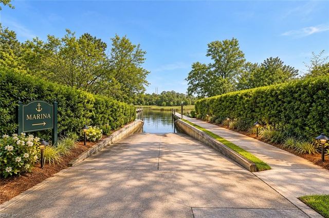 1824 Lancing Crest LN, Chesapeake, VA 23323