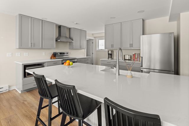 2366 Mountain Rd Apt 4, Stowe, VT 05672