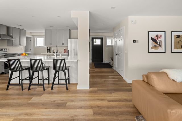 2366 Mountain Rd Apt 4, Stowe, VT 05672