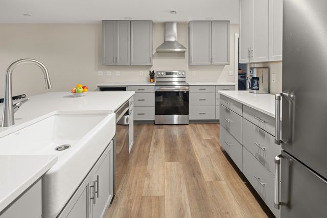 2366 Mountain Rd Apt 4, Stowe, VT 05672