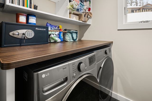 2366 Mountain Rd Apt 4, Stowe, VT 05672