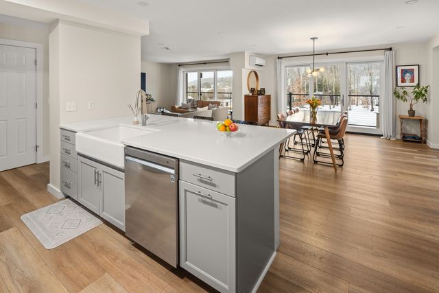 2366 Mountain Rd Apt 4, Stowe, VT 05672