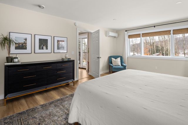 2366 Mountain Rd Apt 4, Stowe, VT 05672