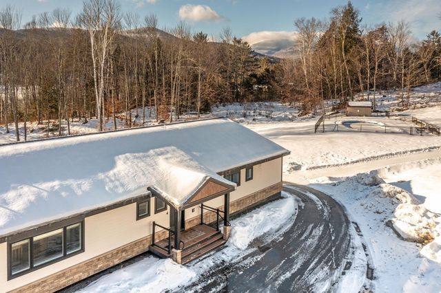 2366 Mountain Rd Apt 4, Stowe, VT 05672