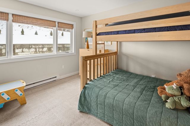 2366 Mountain Rd Apt 4, Stowe, VT 05672